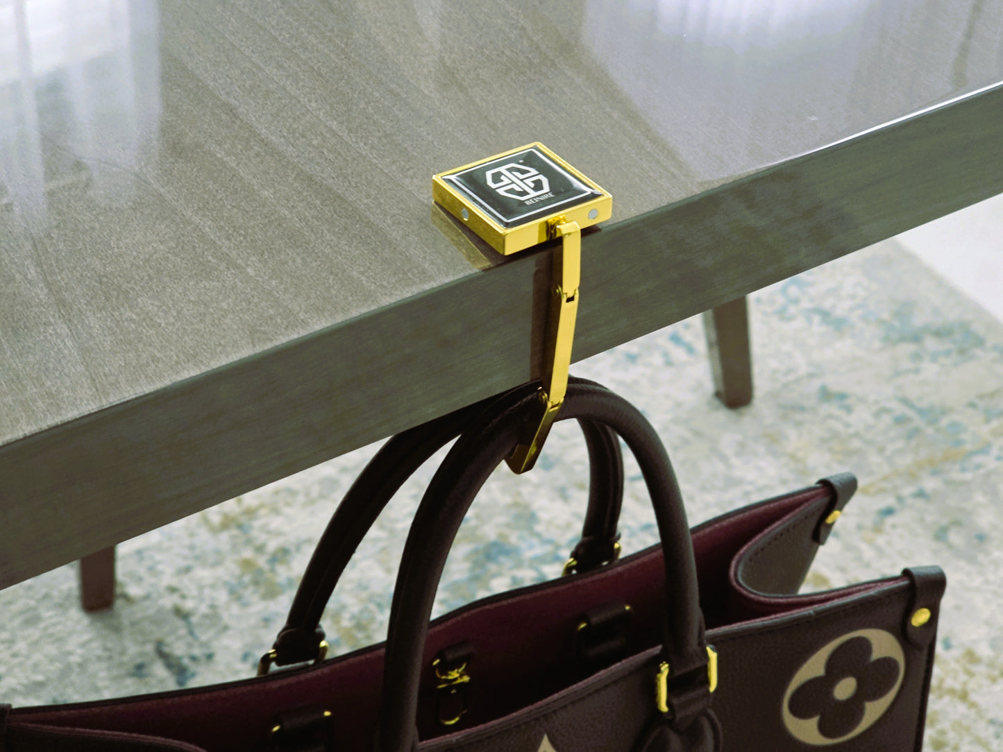 B3: La Reina Luxury Handbag Holder - Gold