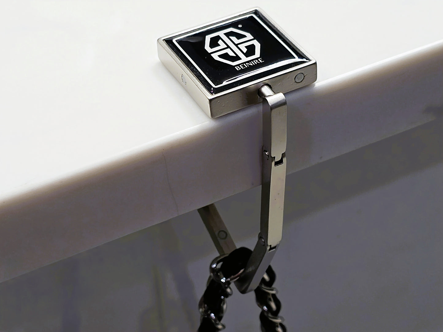 B3:  La Reina Luxury Handbag Holder - Silver
