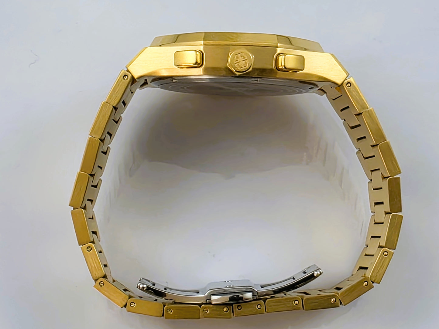 B2:  The Doyen Chronograph DC1